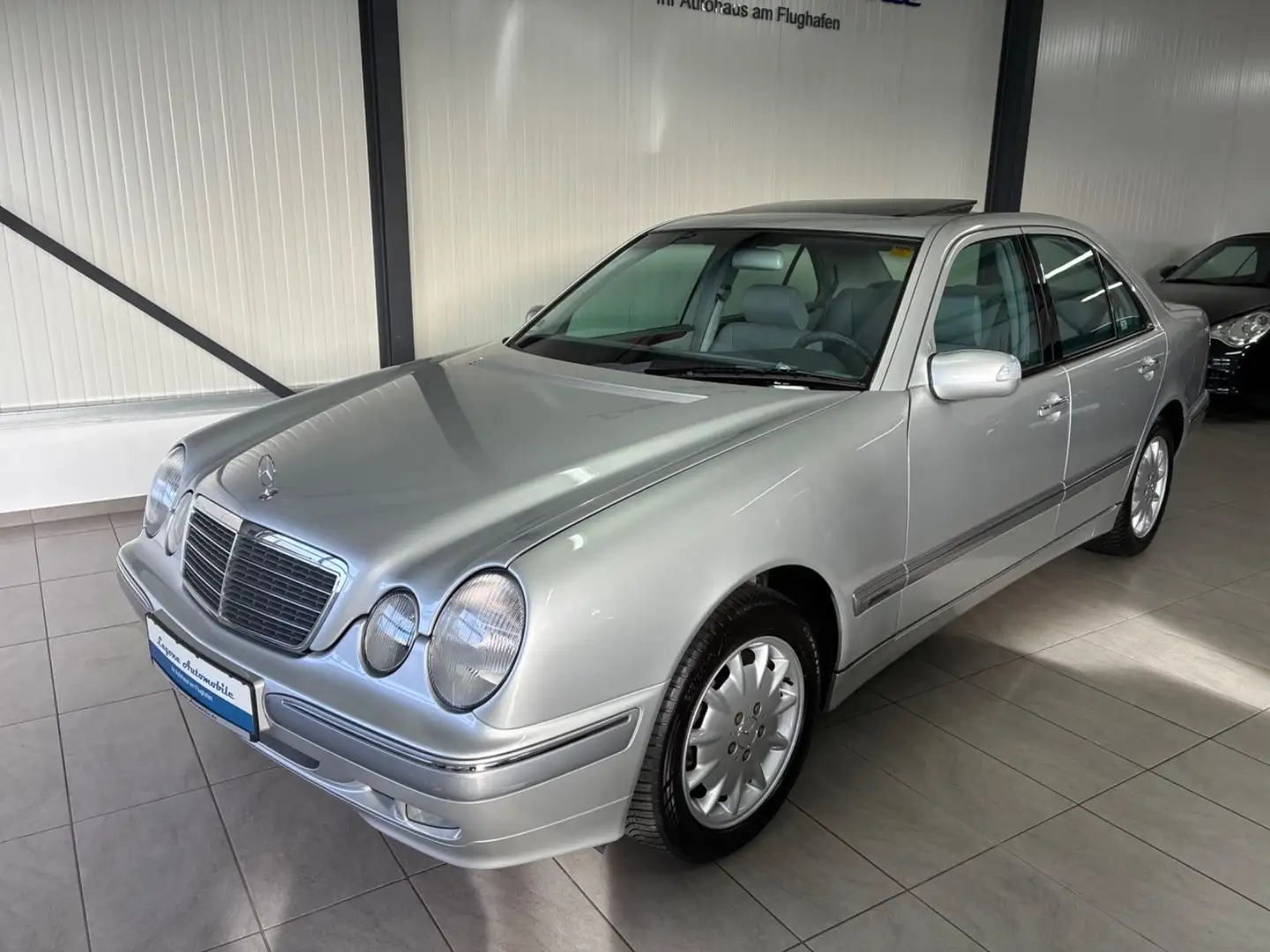 Mercedes-Benz E 220 CDI Elegance Aut. *SCHECKHEFTGEPFL.BEI MB* Silber - 2