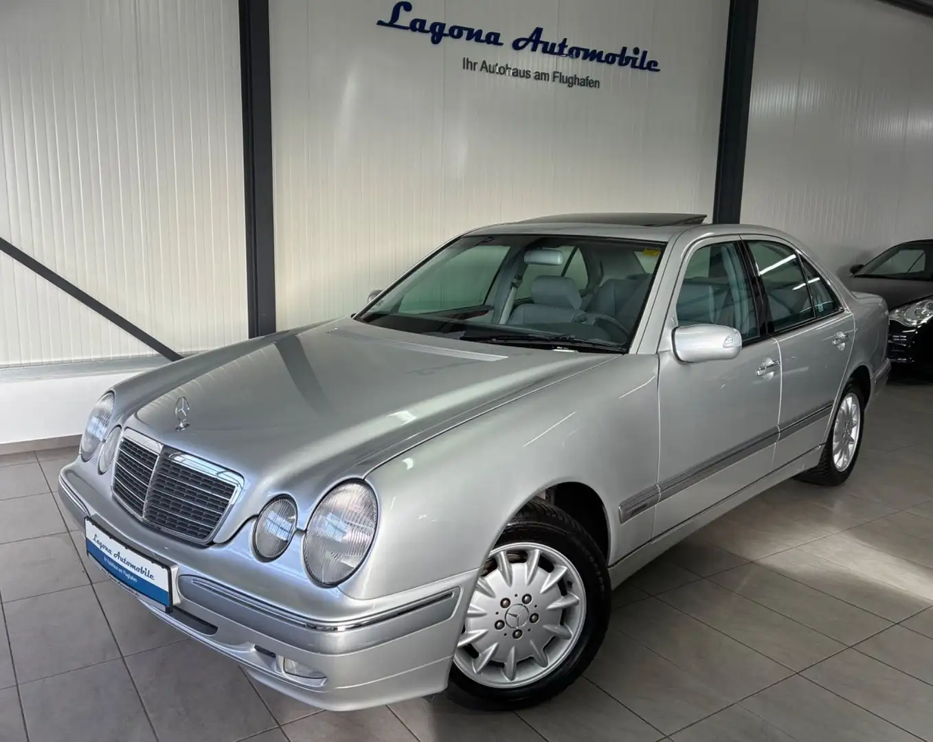 Mercedes-Benz E 220 CDI Elegance Aut. *SCHECKHEFTGEPFL.BEI MB* Silber - 1