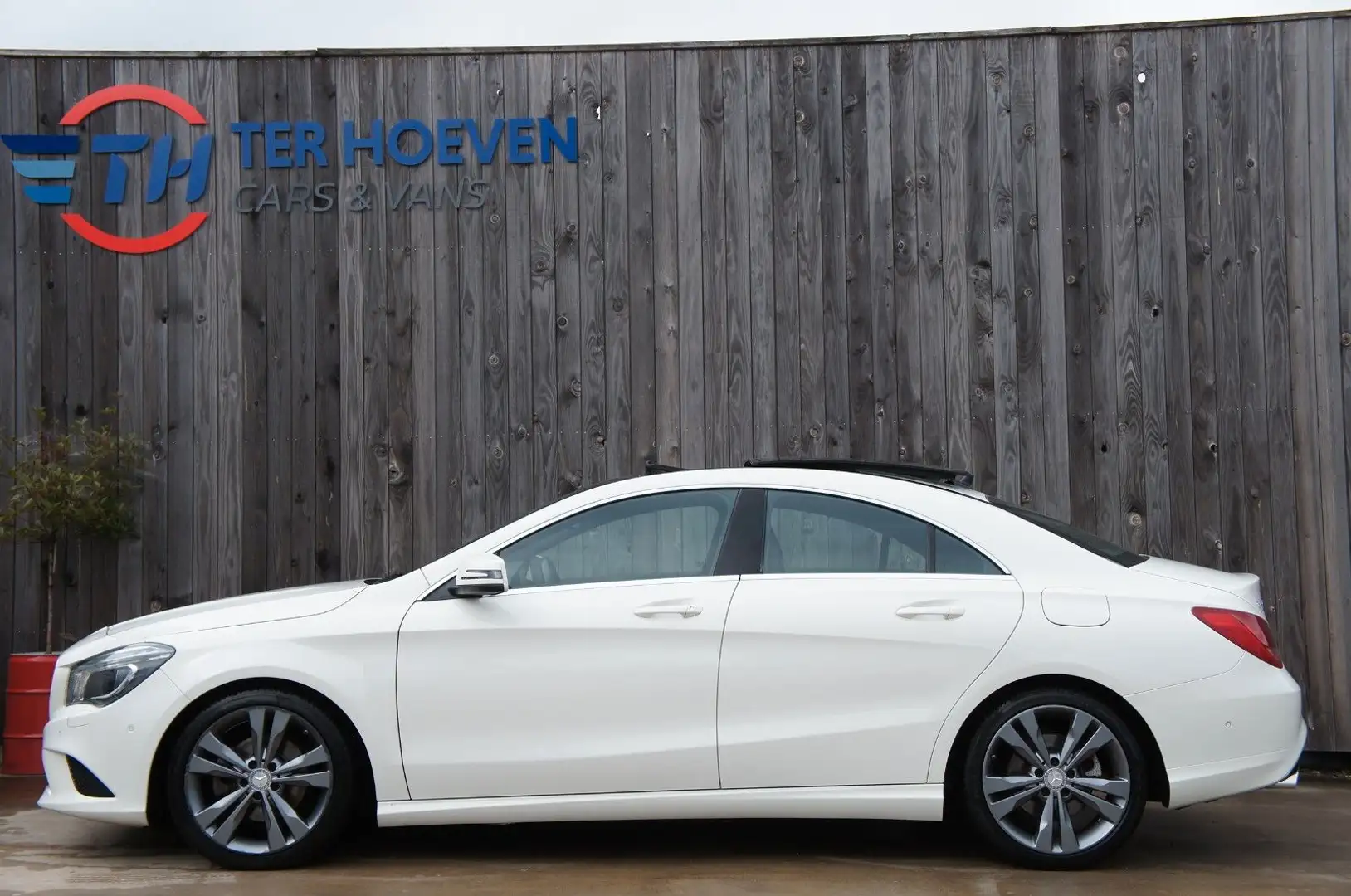 Mercedes-Benz CLA 180 d Klima Navi Pano Tempom Bi-Xenon 80KW E6 Blanc - 1