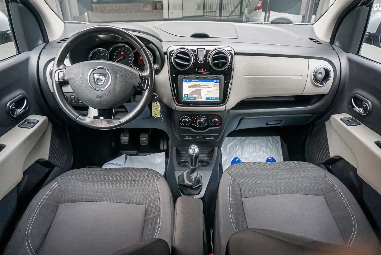 Dacia Lodgy Laureate 1.6 Klima Navi PDC Tüv 08/2027 Grau - 2