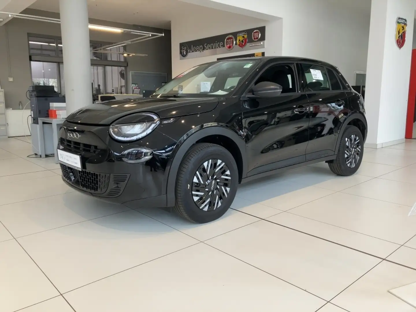 Fiat 600 Hybrid 1.2 100PS Automatik Schwarz - 1