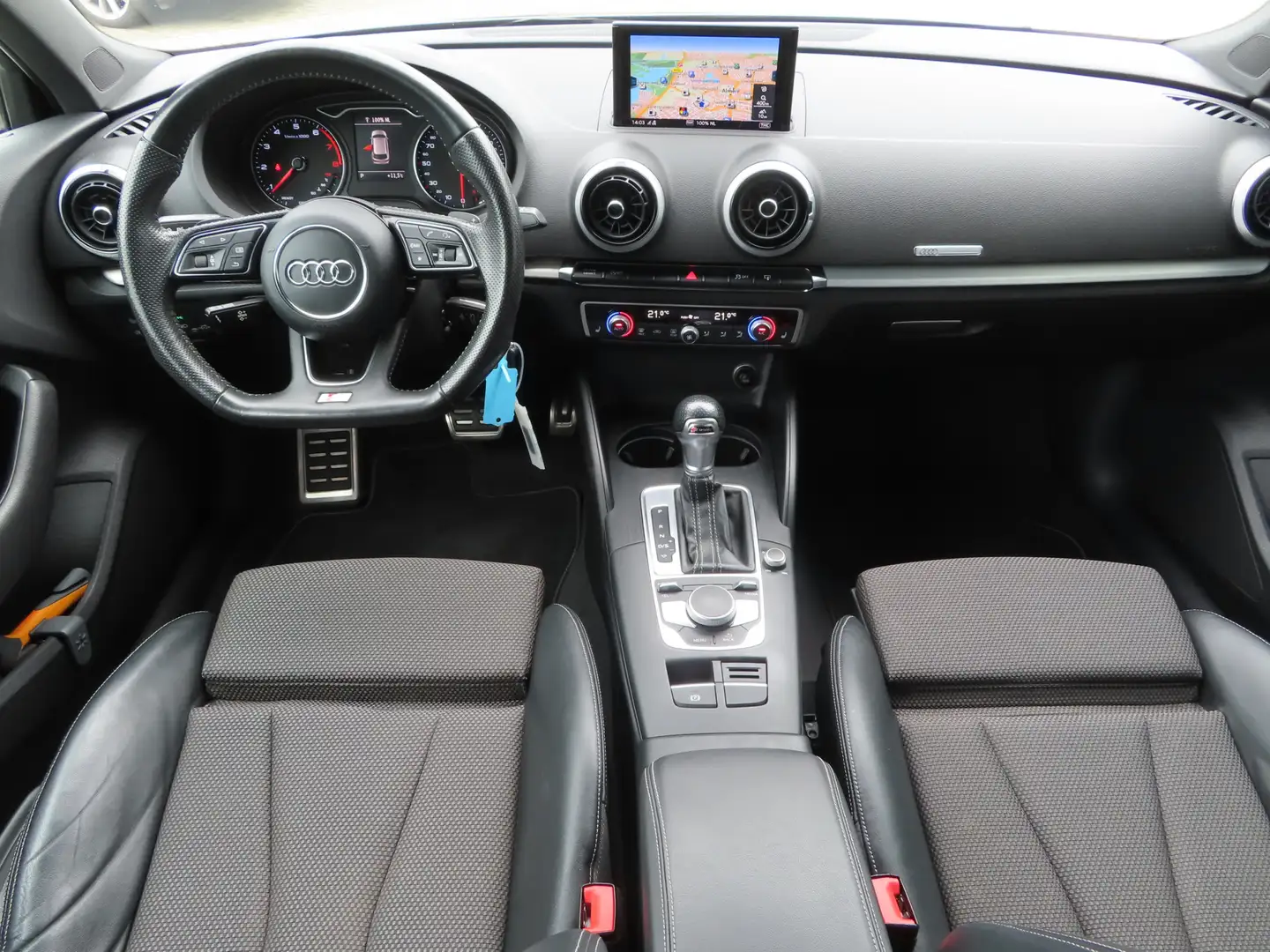 Audi A3 Sportback 1.4 TFSI CoD Sport S Line Edition S-tron Grijs - 2