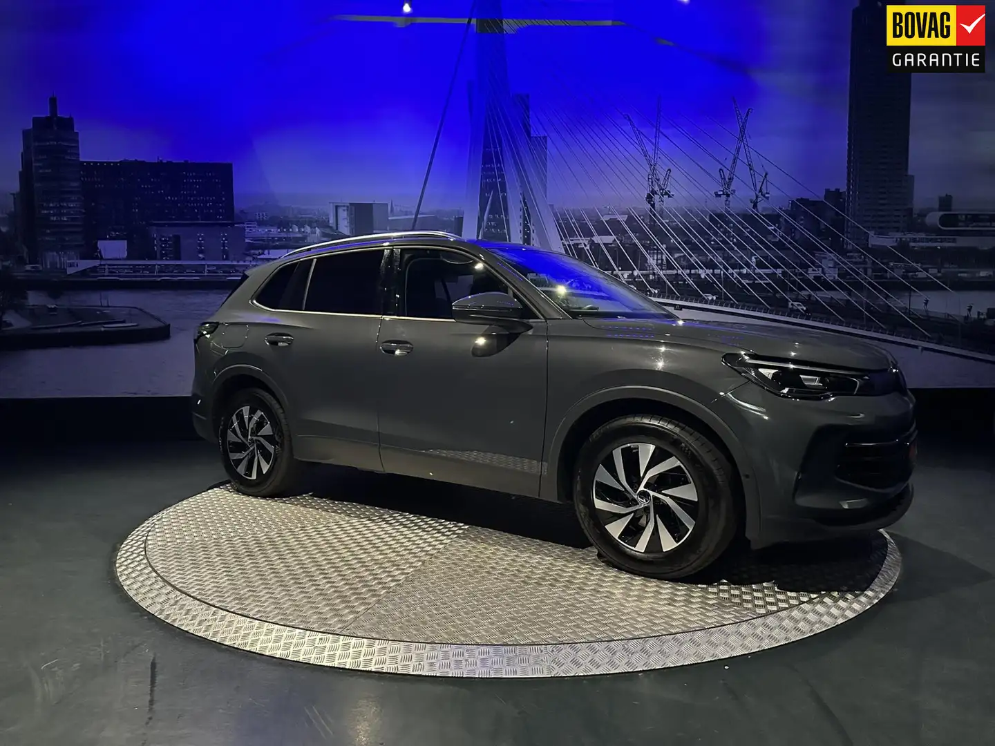 Volkswagen Tiguan 1.5 eTSI Life Edition *WinterPack*LEDPlus*Keyless* Grijs - 1