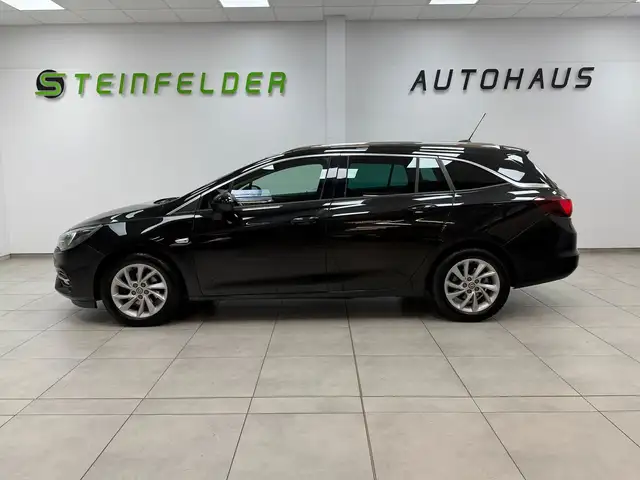 Opel Astra view 4