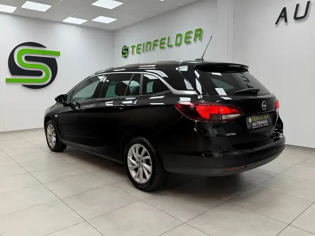 Opel Astra view 5