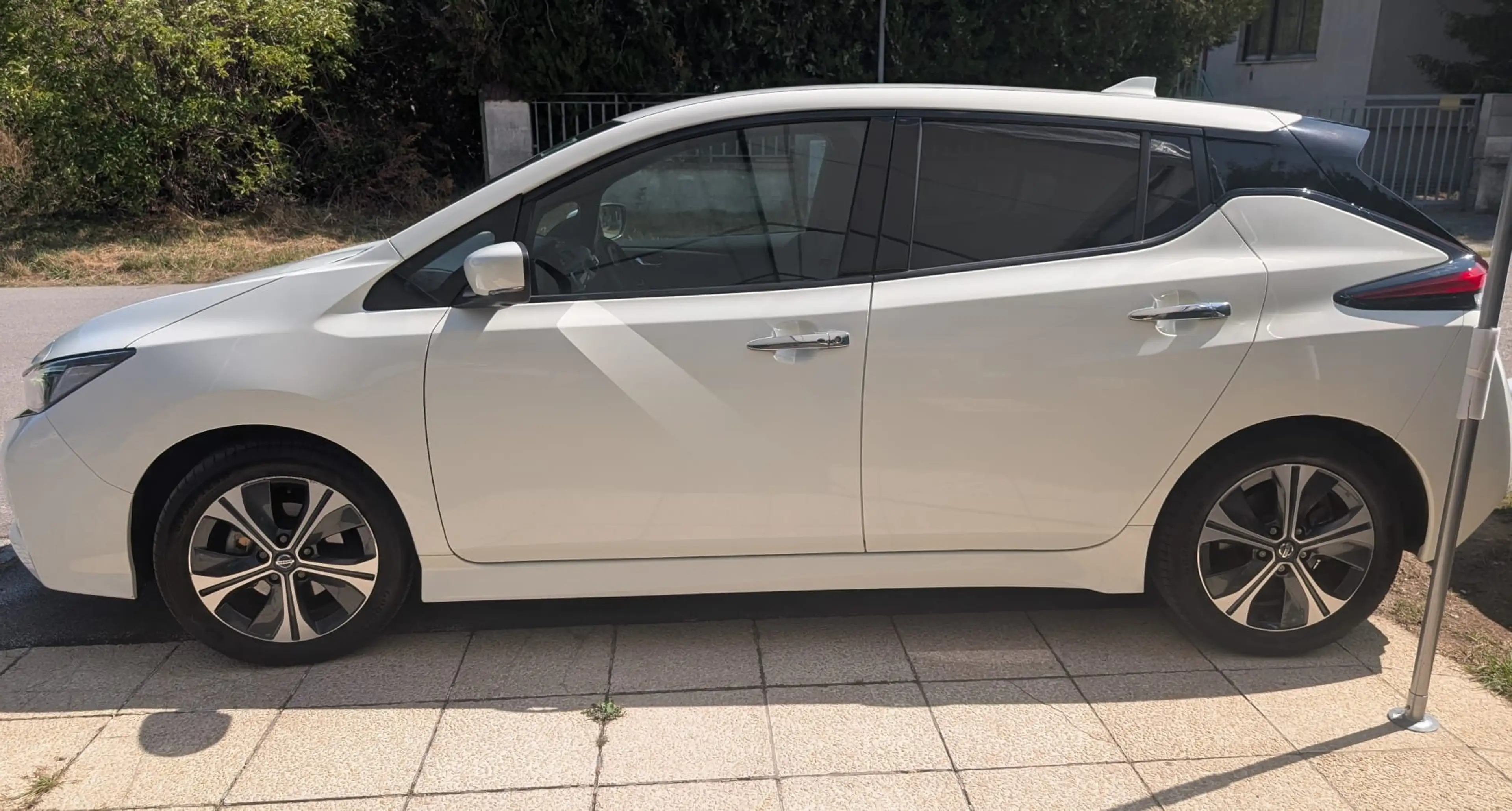 Nissan Leaf LeaN-Connecta+Tech Pack+Winter Pack-96% SOH — photo 2