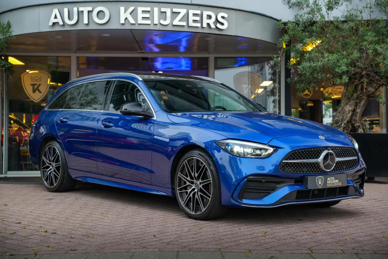 Mercedes-Benz C 300 e AMG Line Panoramadak Full Ambient Adapt. Cruise Blauw - 1