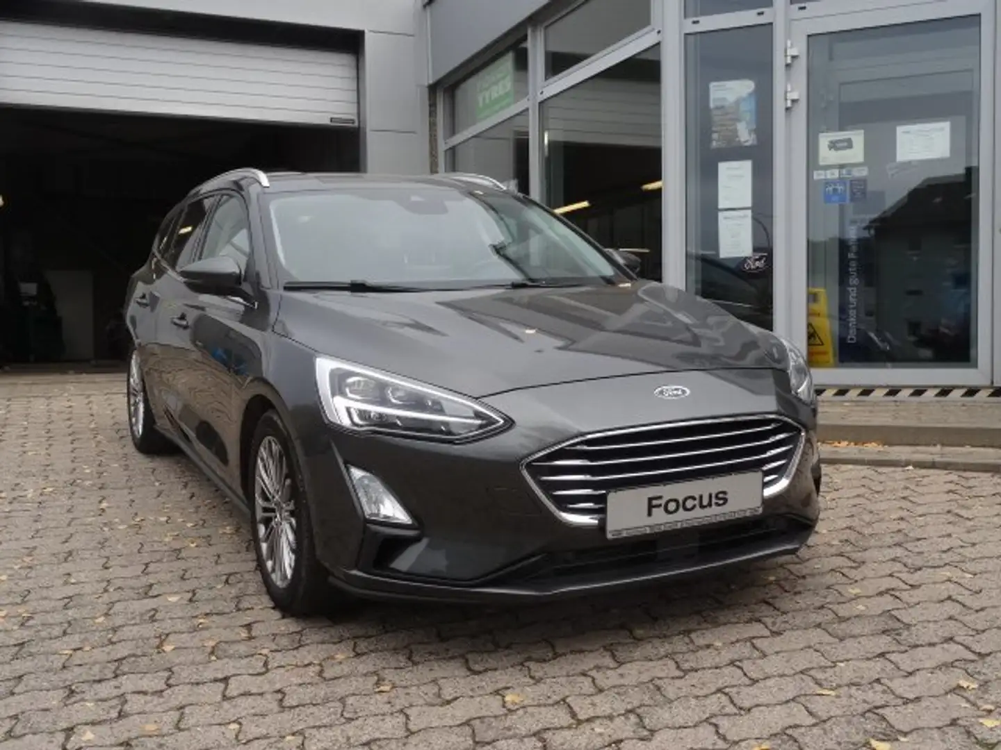 Ford Focus Focus Turnier Turnier 1.5 EcoBoost TITANIUM Grau - 2