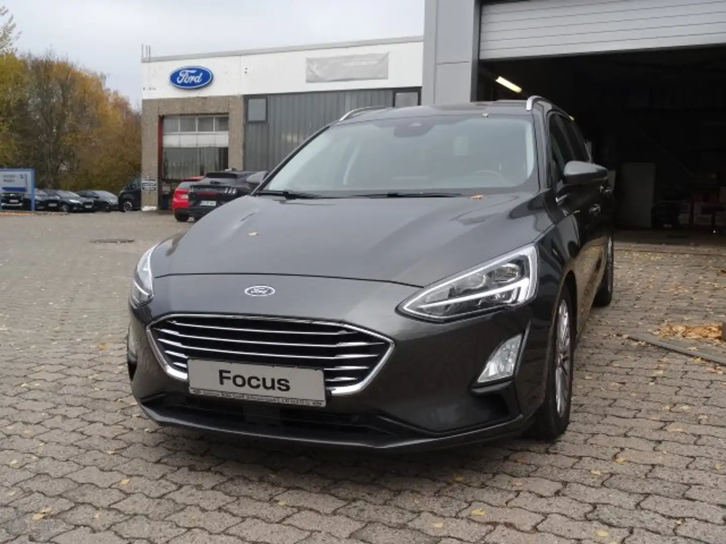 Ford Focus Focus Turnier Turnier 1.5 EcoBoost TITANIUM Grau - 1
