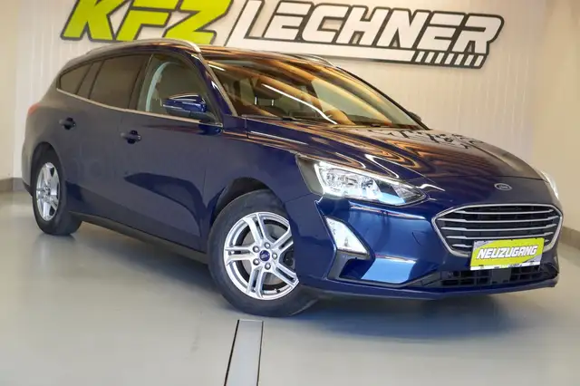 Ford Focus view 3