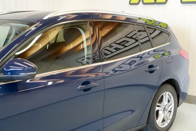 Ford Focus view 12
