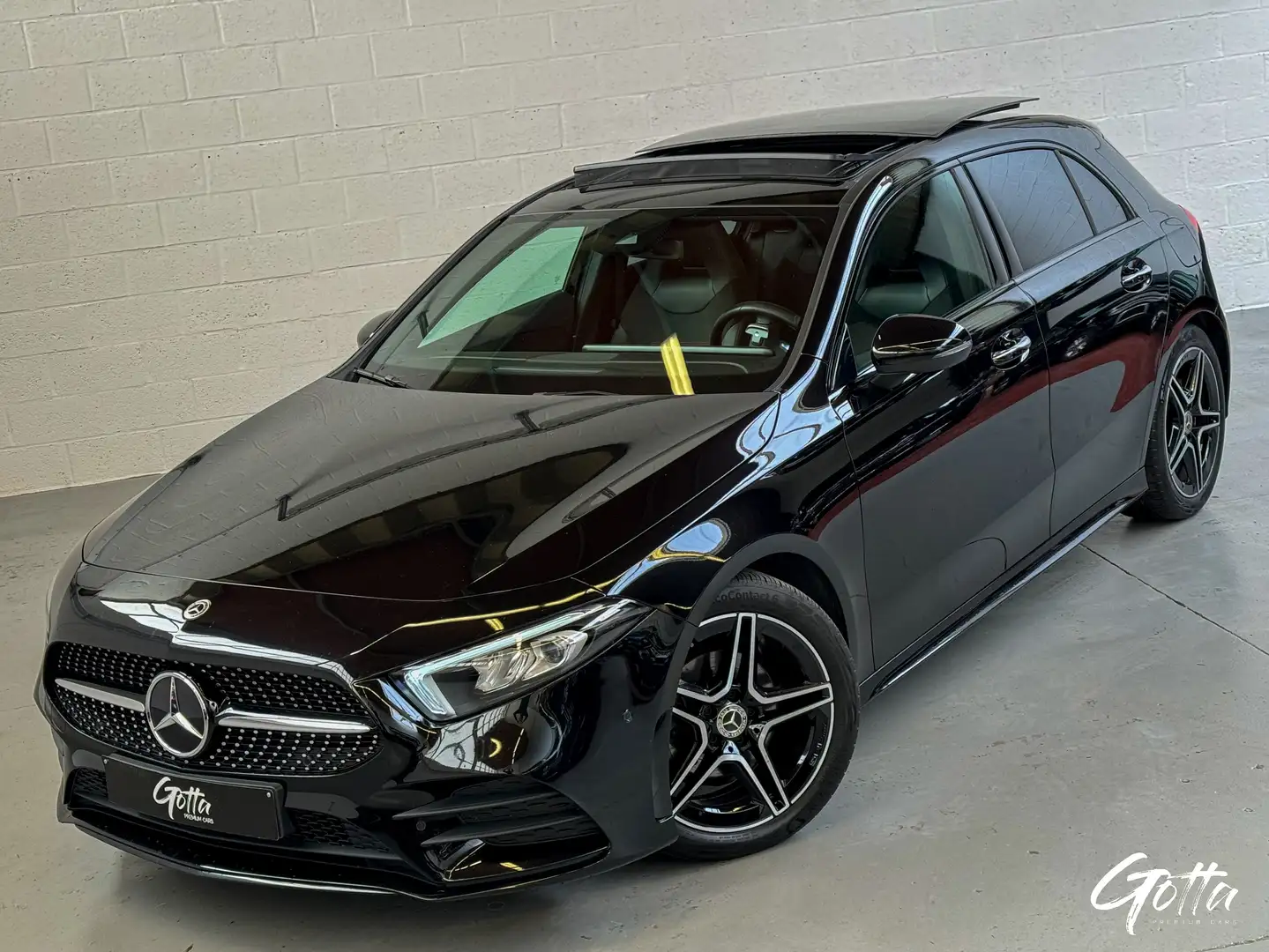 Mercedes-Benz A 180 136CH**PACK AMG INT-EXT/GPS/ PACK NIGHT/ TOIT PANO crna - 1