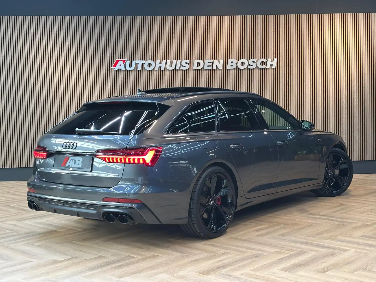 Audi A6 Avant 55 TFSI e Quattro S Line Competition 367PK Grijs - 2