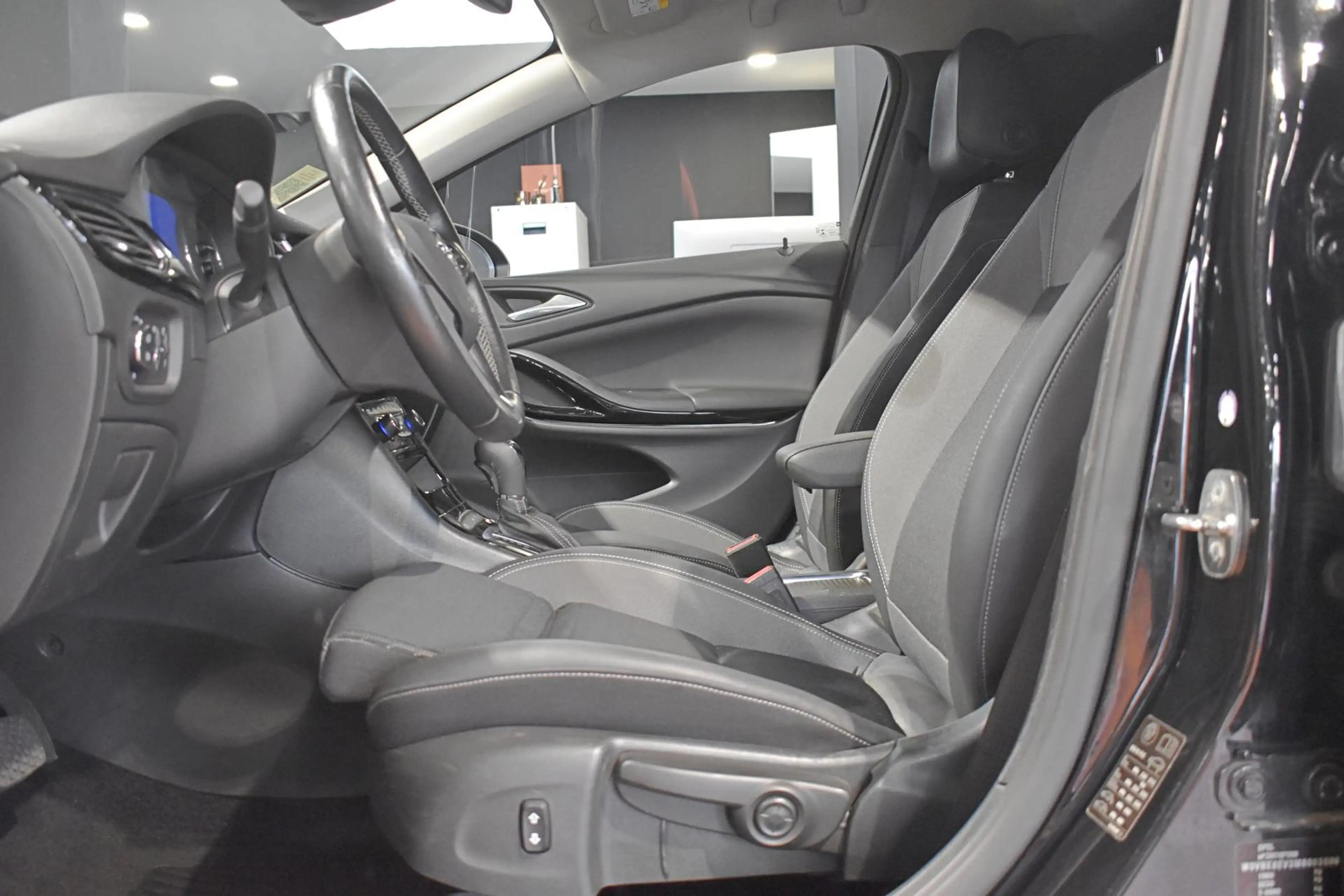 Opel Astra ST 1.5 9G ELEGANCE NAV KAM LEDER WINTER-PAKET LED — photo 11