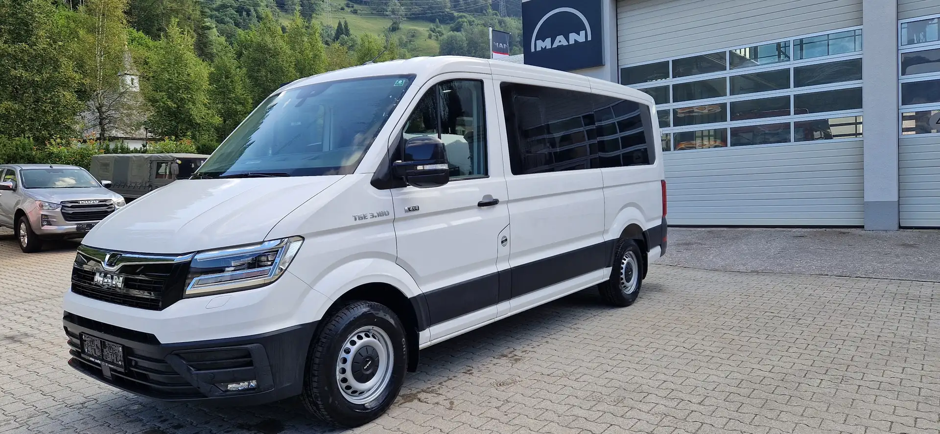 MAN TGE TGE 3.180 Kombi L1H1 4x4 Aut. Biały - 1