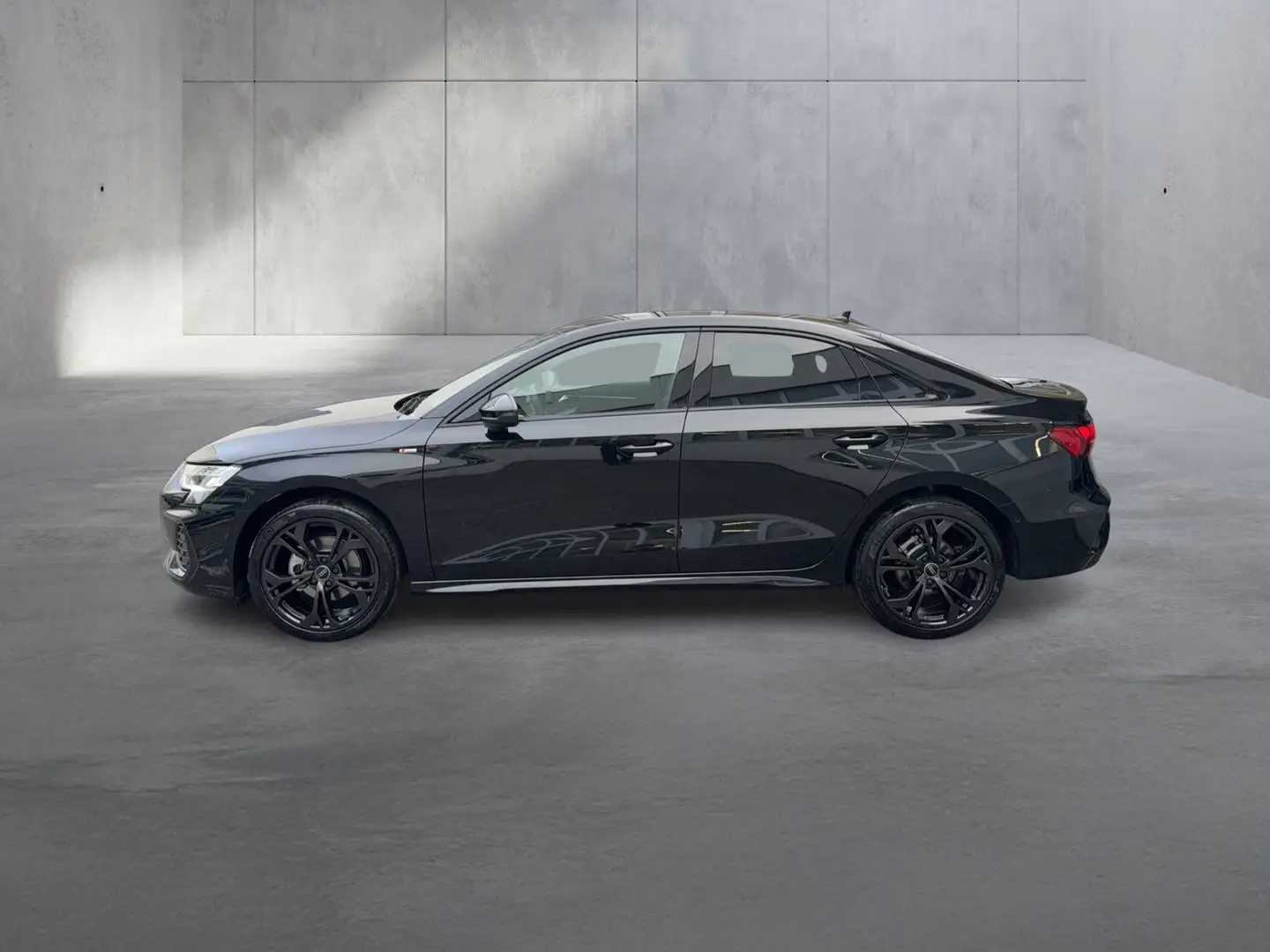 Audi A3 Limousine 30 TFSI S line Schwarz - 2