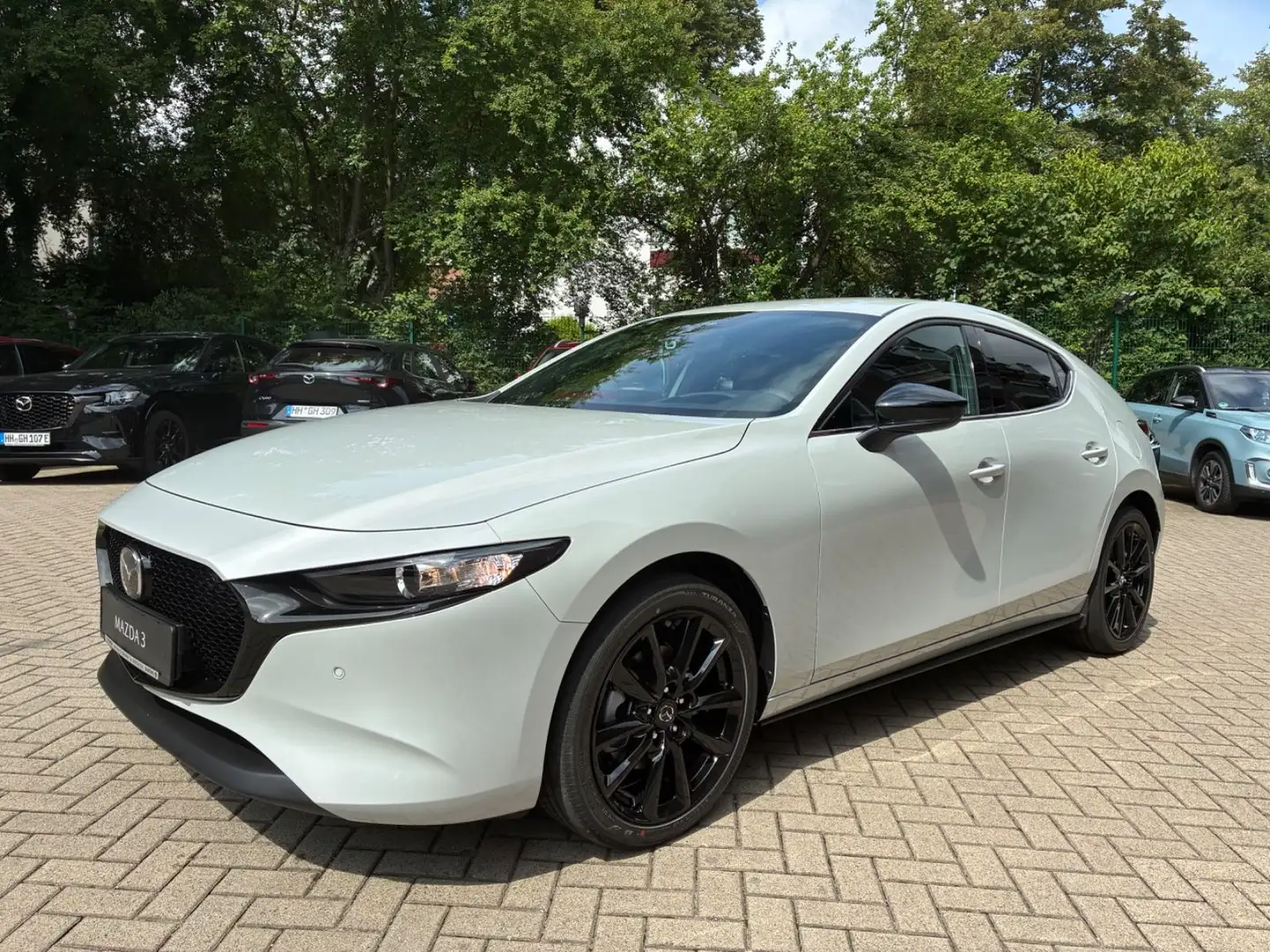 Mazda 3 2.5 e-SKYACTIV-G 140 AT Homura Белый - 2
