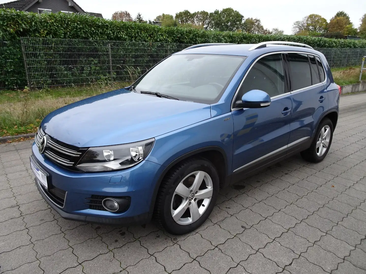 Volkswagen Tiguan 2.0 TDI 81 BlueMot Tec LOUNGE Sport & St Blau - 1