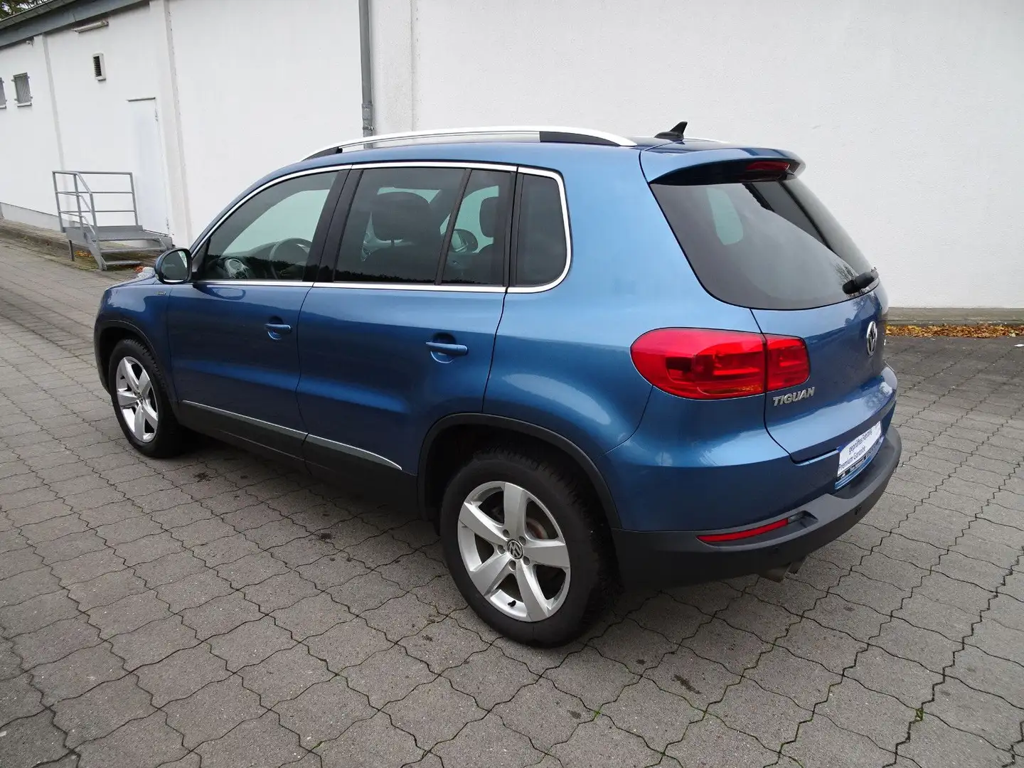 Volkswagen Tiguan 2.0 TDI 81 BlueMot Tec LOUNGE Sport & St Blau - 2