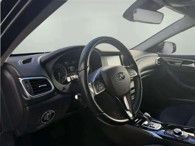 Infiniti Q30 view 10
