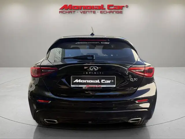 Infiniti Q30 view 8
