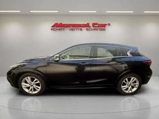 Infiniti Q30 view 9
