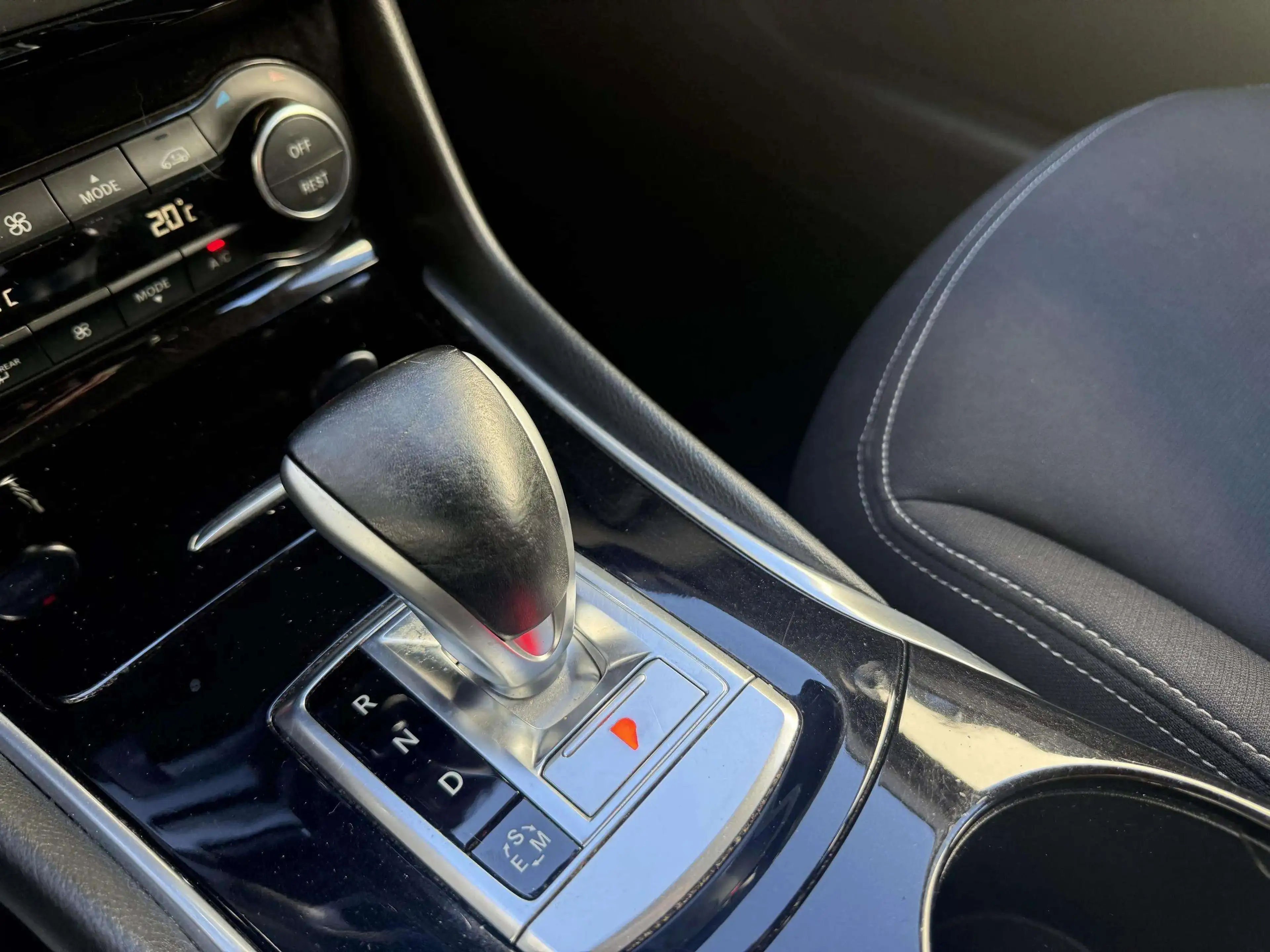 Infiniti Q30 Q30 1.5d  *9.503€ HTVA**Clim auto*Boite auto*garantie 12 mois* — photo 19