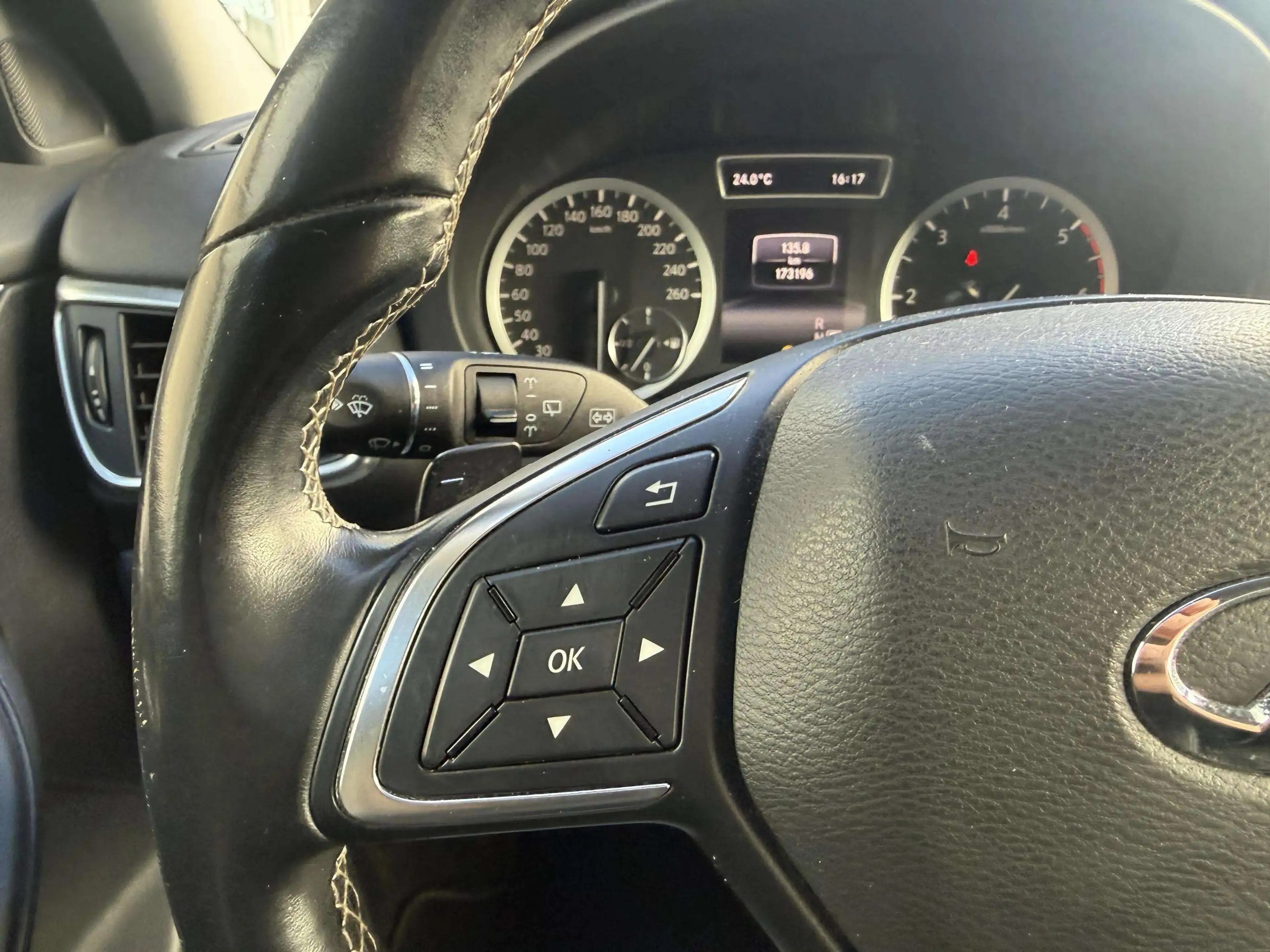Infiniti Q30 Q30 1.5d  *9.503€ HTVA**Clim auto*Boite auto*garantie 12 mois* — photo 18