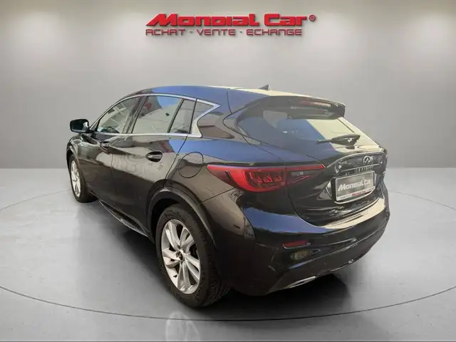 Infiniti Q30 view 7