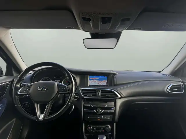 Infiniti Q30 view 13