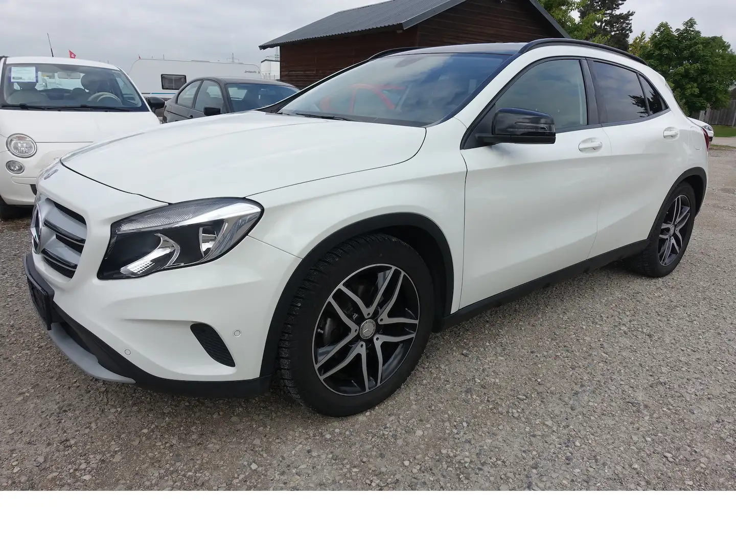Mercedes-Benz GLA 200 Navi Kamera PDC 8x Alu el. Heckklappe Weiß - 1