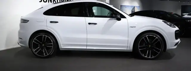 Porsche Cayenne view 2