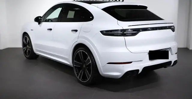 Porsche Cayenne view 8