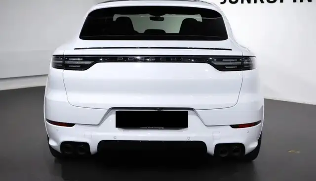Porsche Cayenne view 7