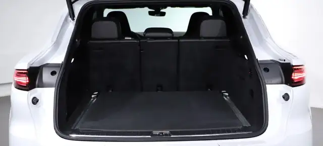 Porsche Cayenne view 11