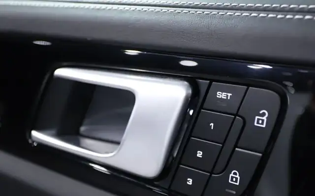 Porsche Cayenne view 13