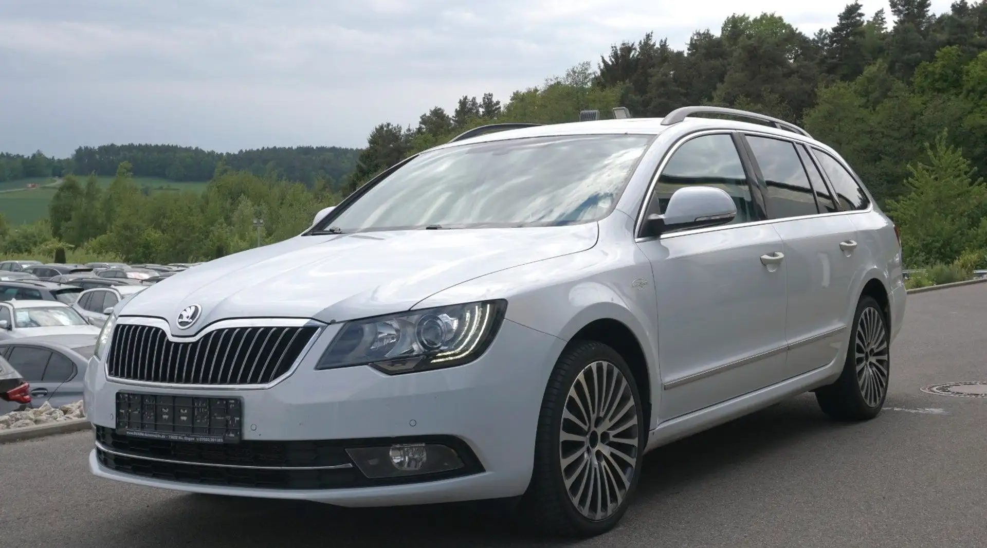 Skoda Superb Combi 3.6 FSI L&K 4x4*TEMP*STDHZ*RFK*XENO Weiß - 1