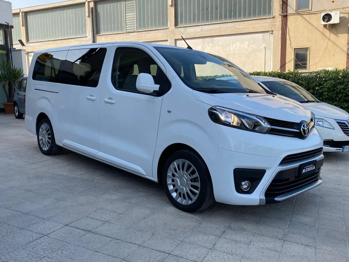 Toyota Proace Verso 2.0D 145CV 9 POSTI LUNGO DOPPIA PORTA LOUNGE Wit - 2