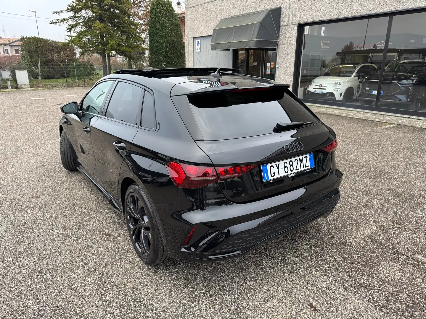 Audi A3 35 1.5 tfsi Identity Black s-tronic S-LINE TETTO Nero - 2