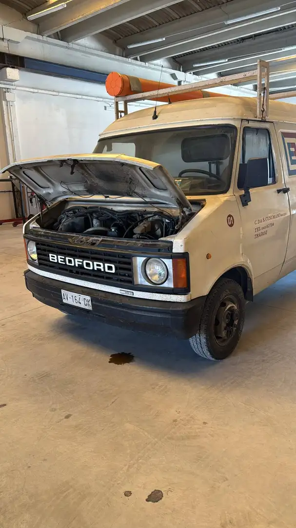 Bedford CF2 350D Weiß - 1