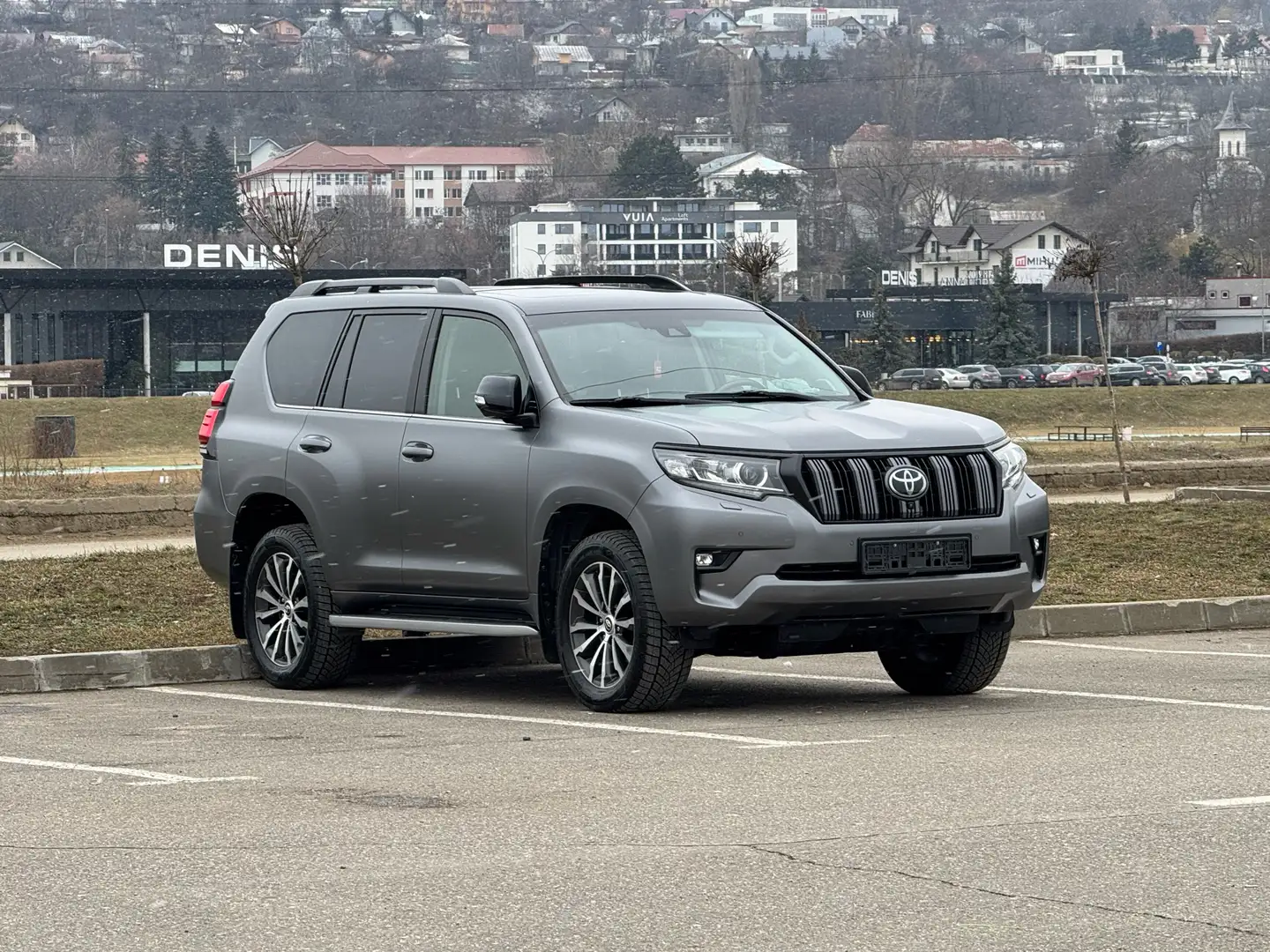 Toyota Land Cruiser Luxury -7 seats , fully optional - 2