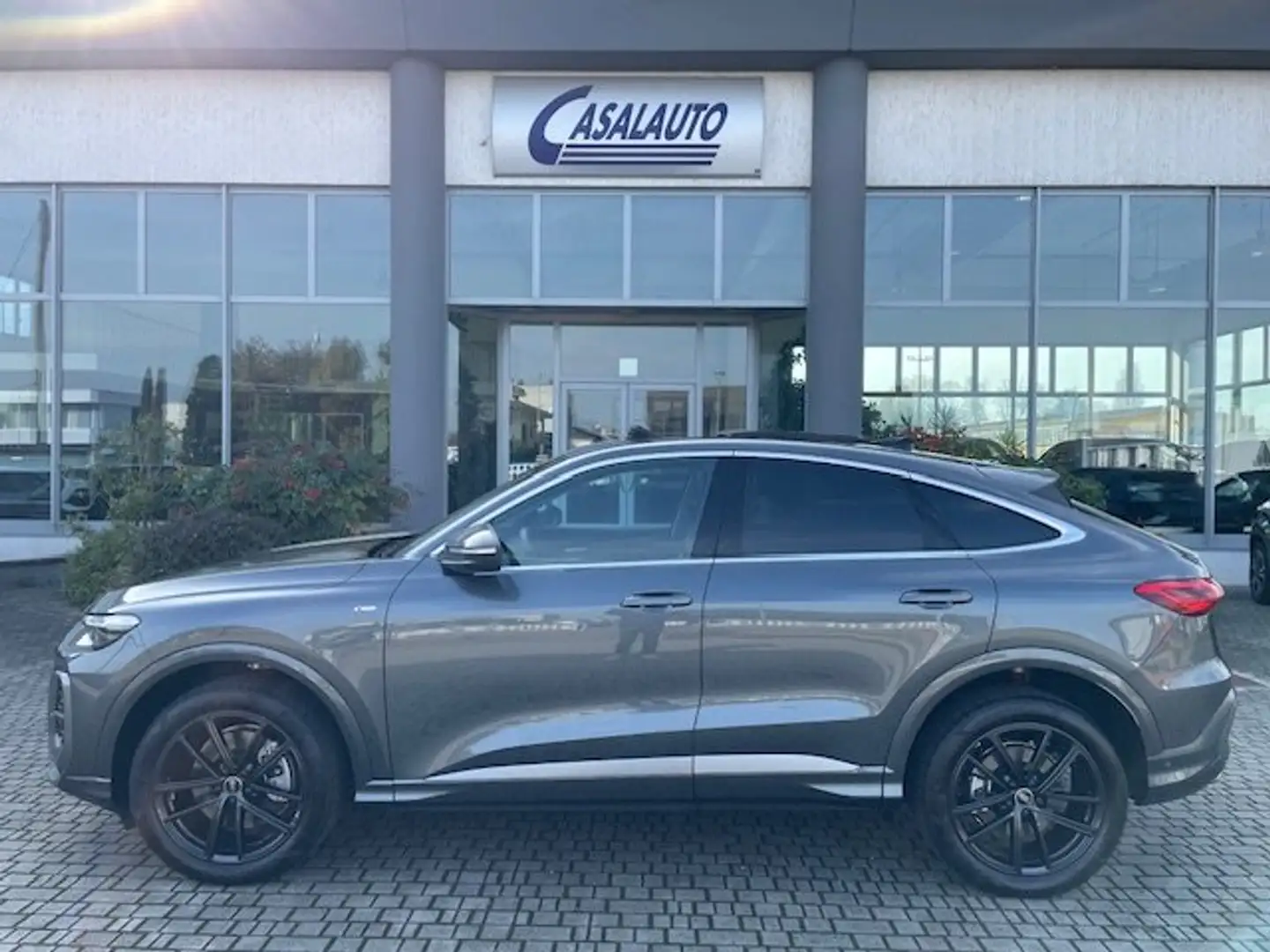 Audi Q5 SPB Sportback S Line Edition TDI quattro S Tronic Grijs - 1