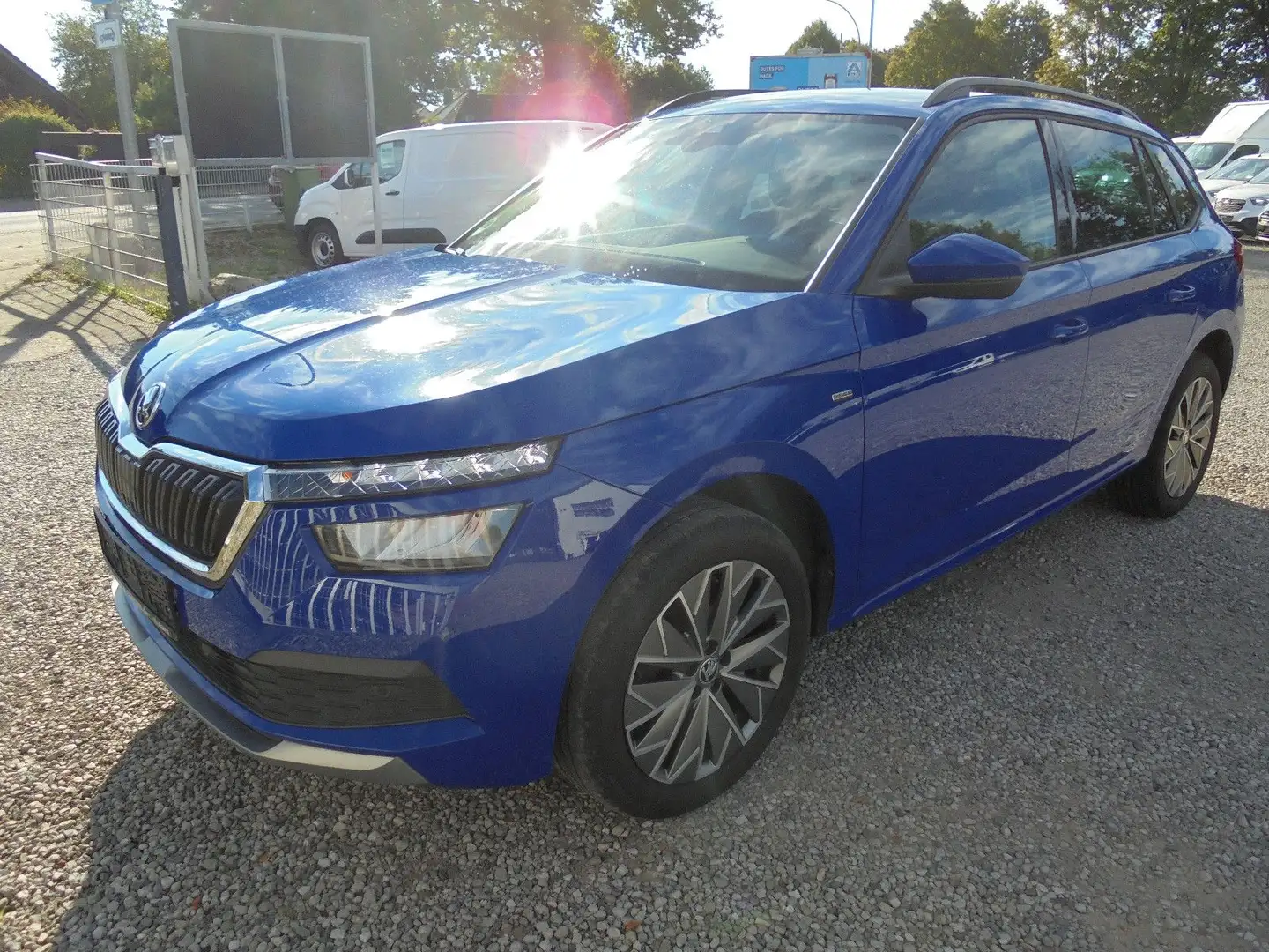 Skoda Kamiq 1.0 TSI OPF Clever AHK schwenkbar + Navi Blau - 1