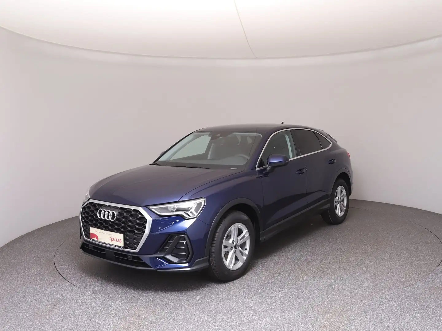 Audi Q3 35 TFSI intense Blau - 1
