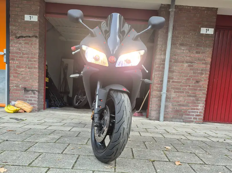 Yamaha YZF-R1 - foto 2