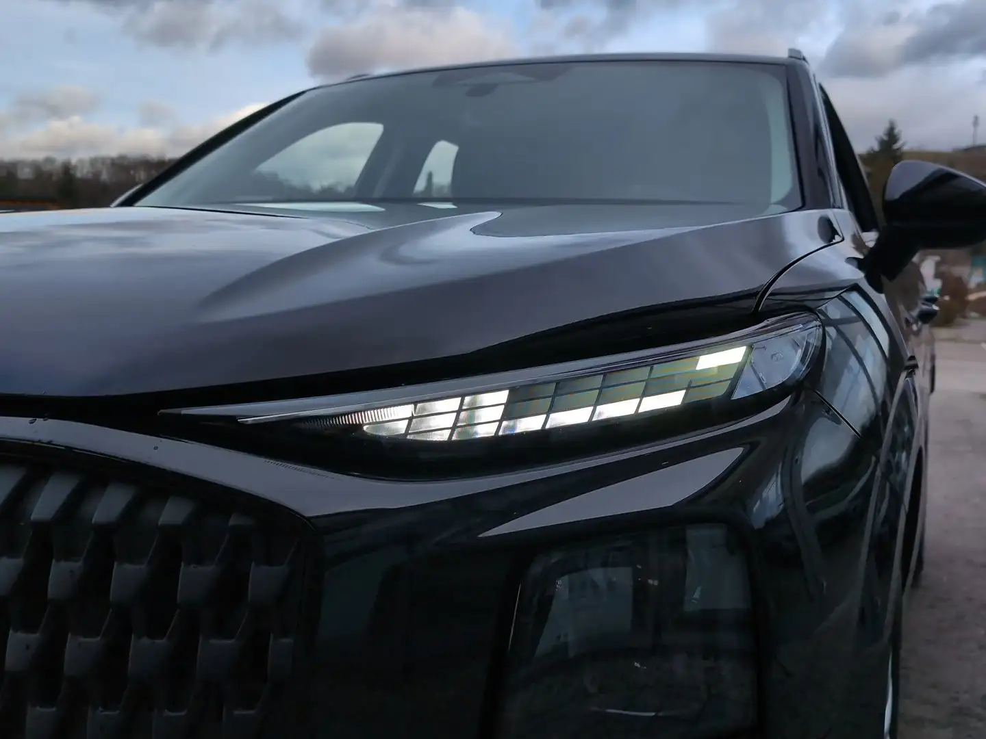 Audi Q3 TDI 110 kW  intense Schwarz - 2