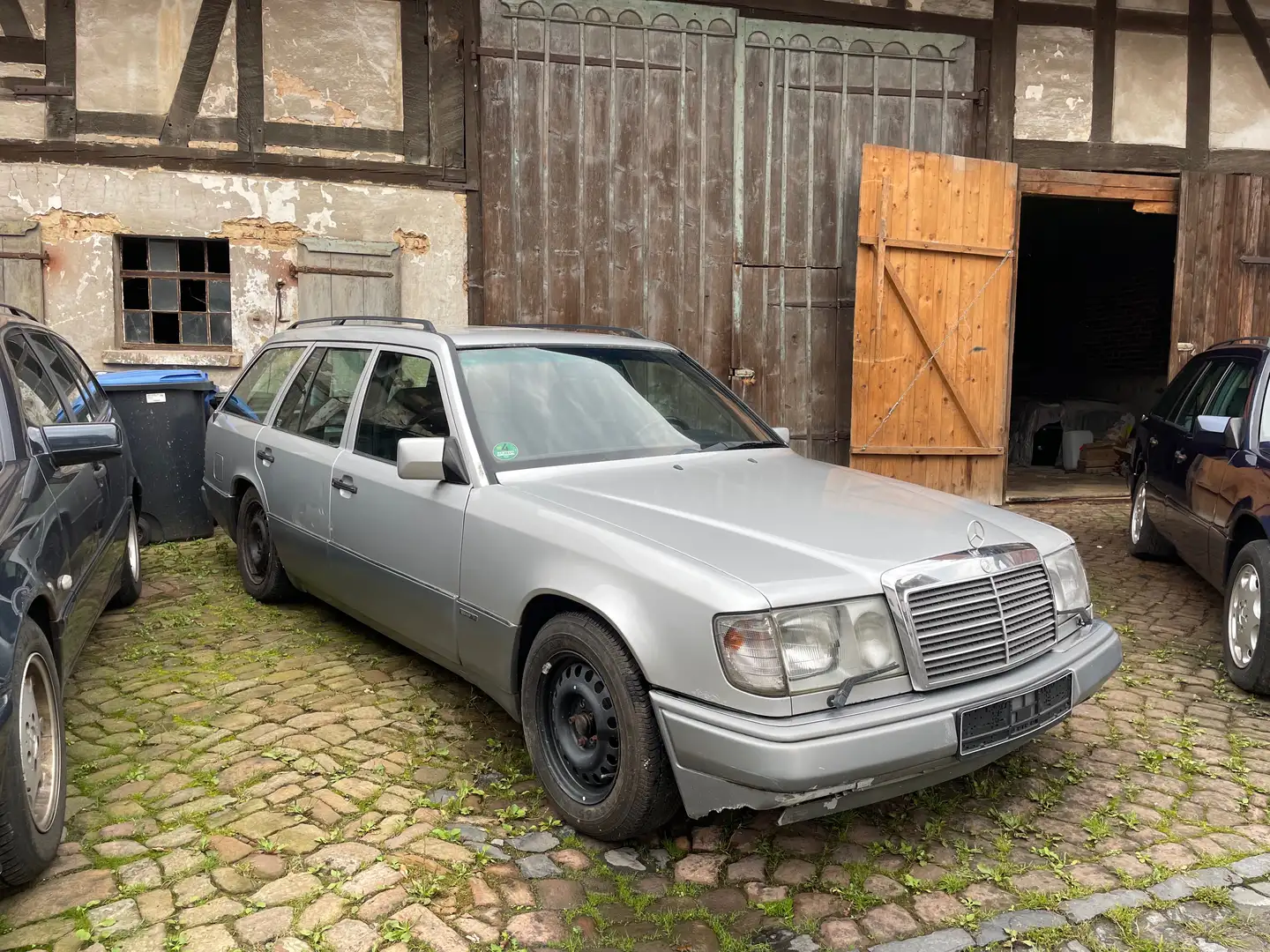 Mercedes-Benz E 280 280 TE Stříbrná - 1