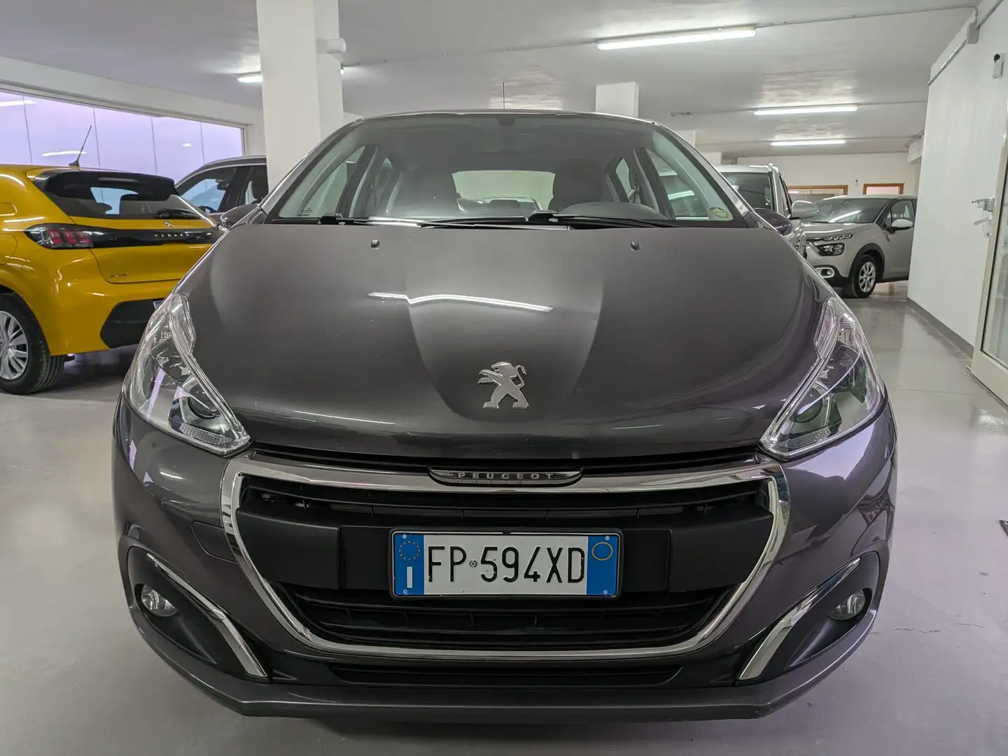 Peugeot 208 208 I 2015 5p 1.6 bluehdi Touch 75cv Grau - 2