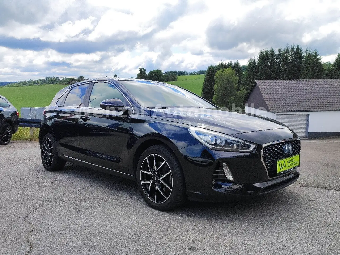 Hyundai i30 Intro *NAVI*PDC*KAM*SH*LHZG* Schwarz - 1