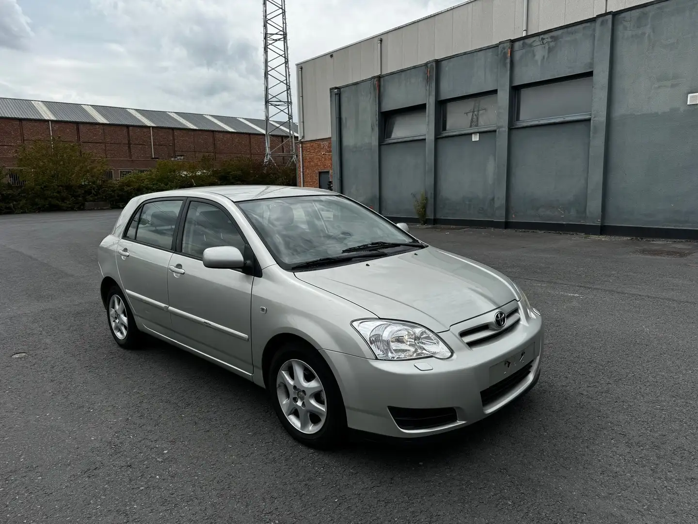Toyota Corolla 1.4i VVT-i 16v Linea Sol Gümüş rengi - 1